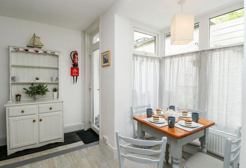 Harbour Catch Cottage