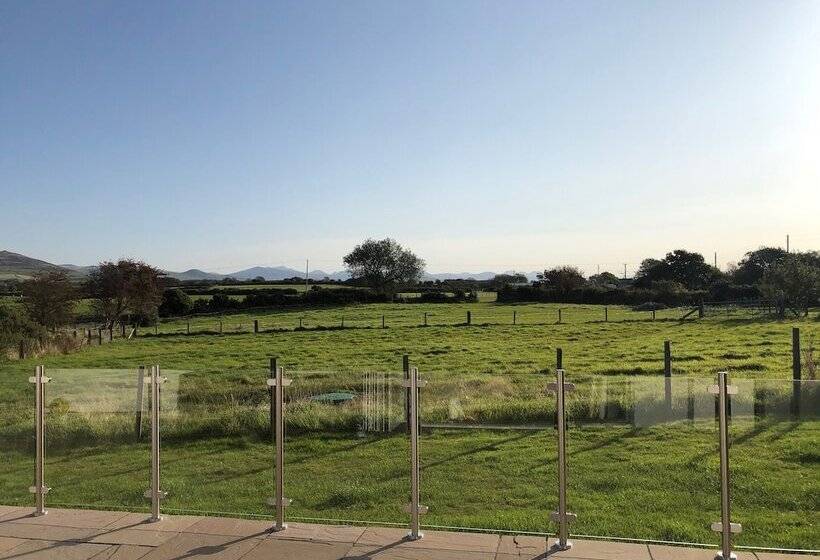 Rhos Y Foel Cottage
