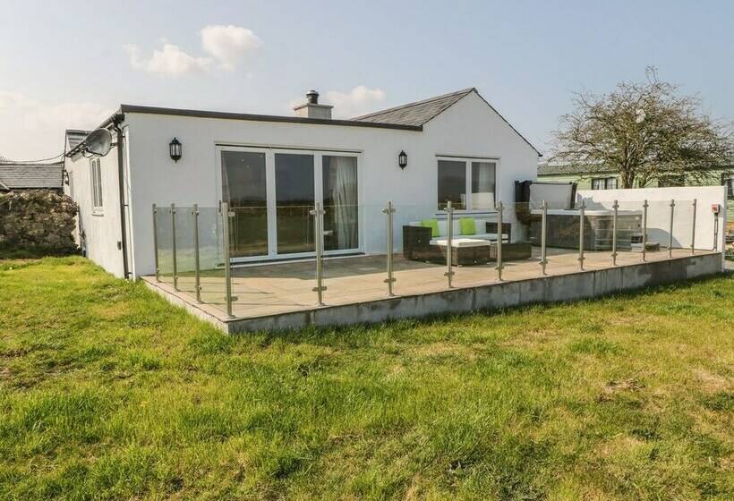 Rhos Y Foel Cottage
