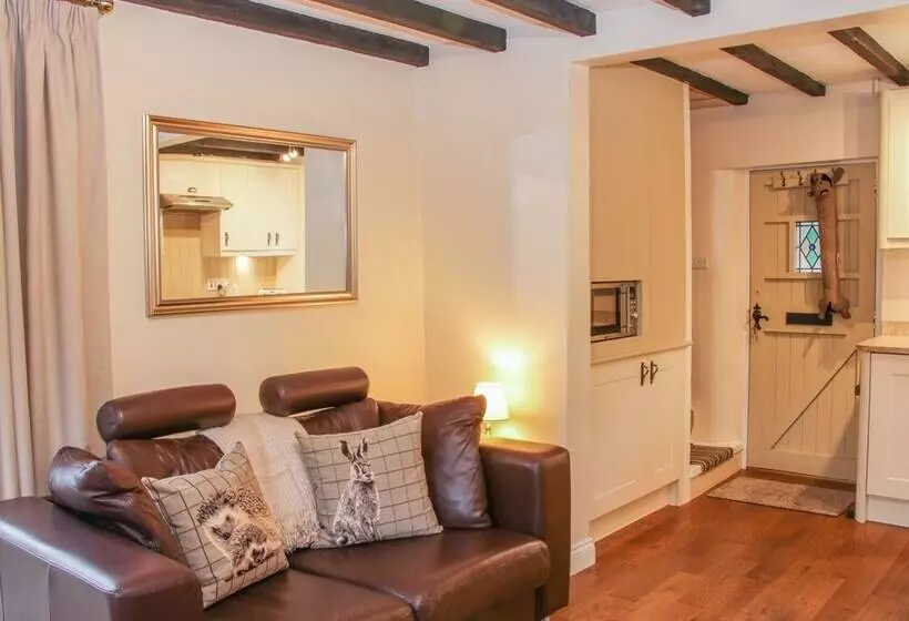 Tub Boat Cottage