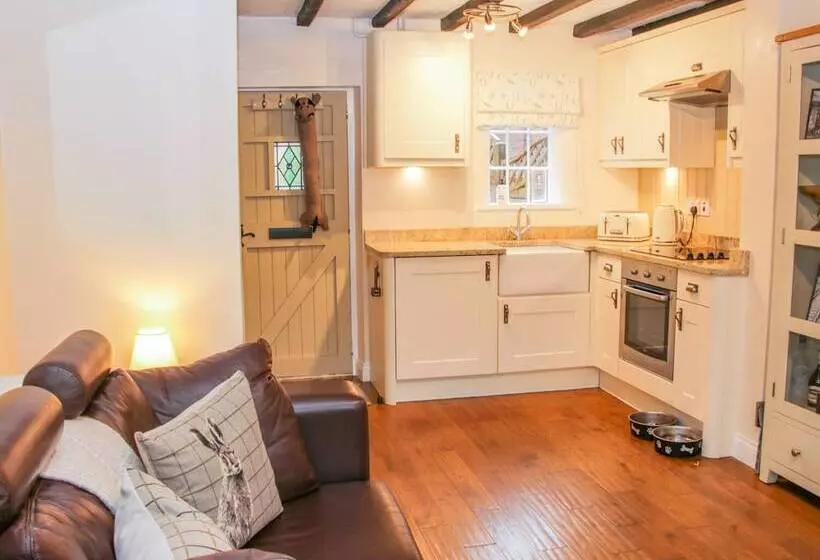 Tub Boat Cottage