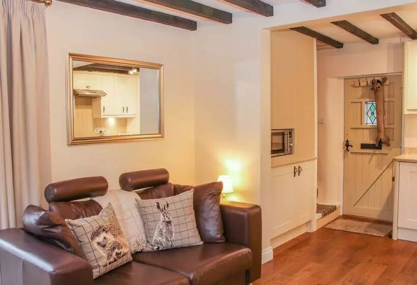 Tub Boat Cottage
