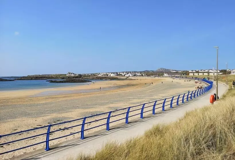 Tyn Towyn Ty Glas Golau