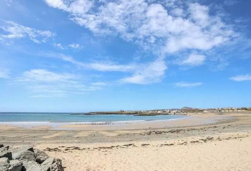 Tyn Towyn Ty Glas Golau