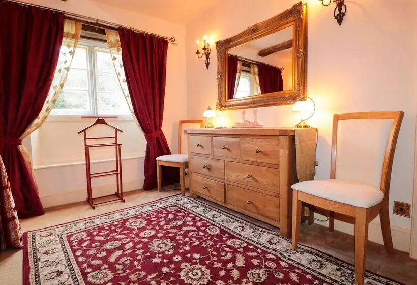 Worcester Lodge