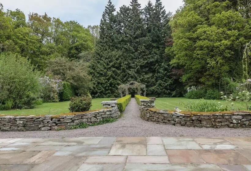 Worcester Lodge