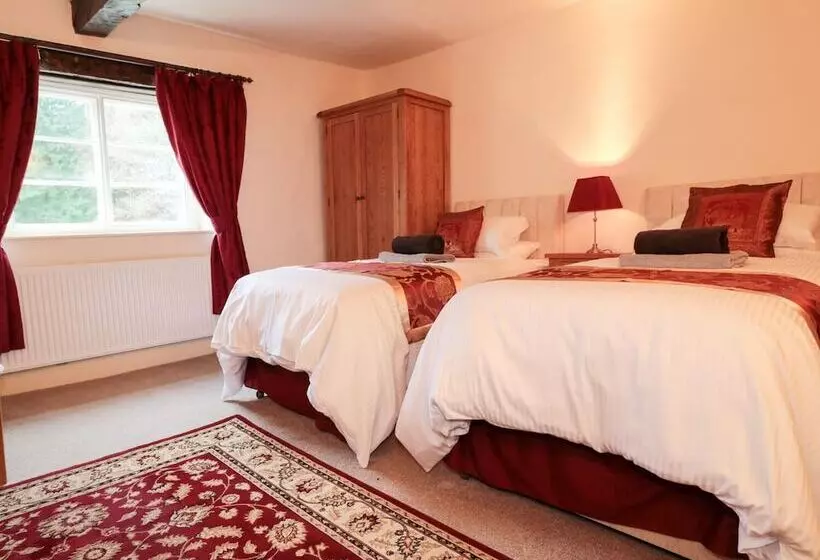 Worcester Lodge