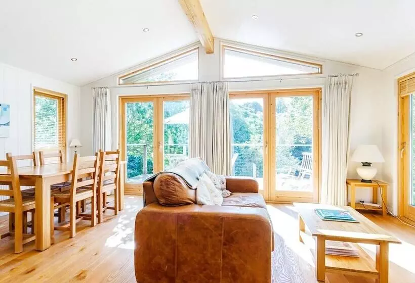4 Lake View