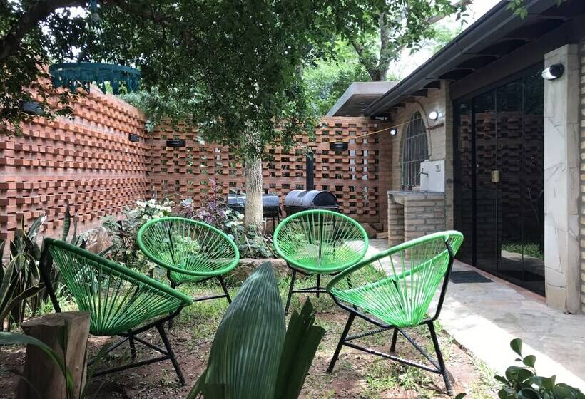 هاستل Posada Los Lapachos