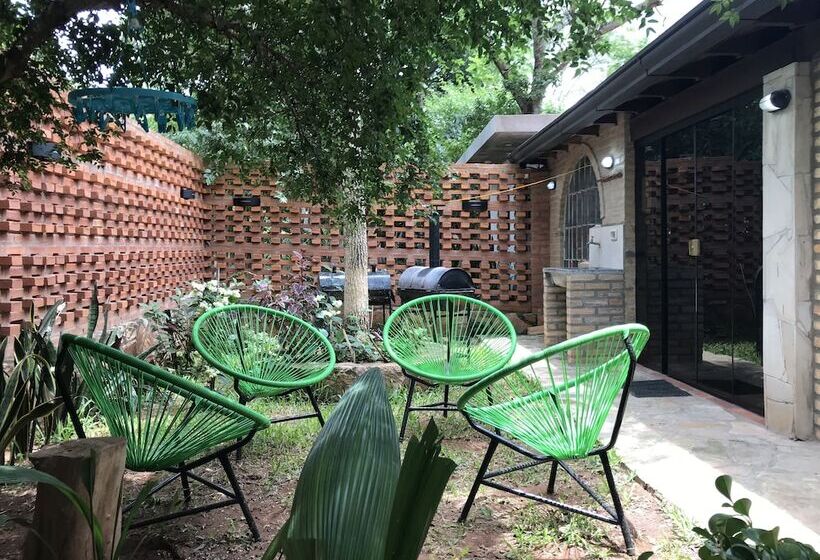 هاستل Posada Los Lapachos