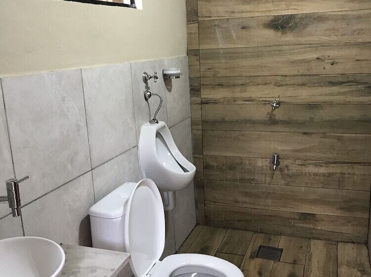 هاستل Posada Los Lapachos