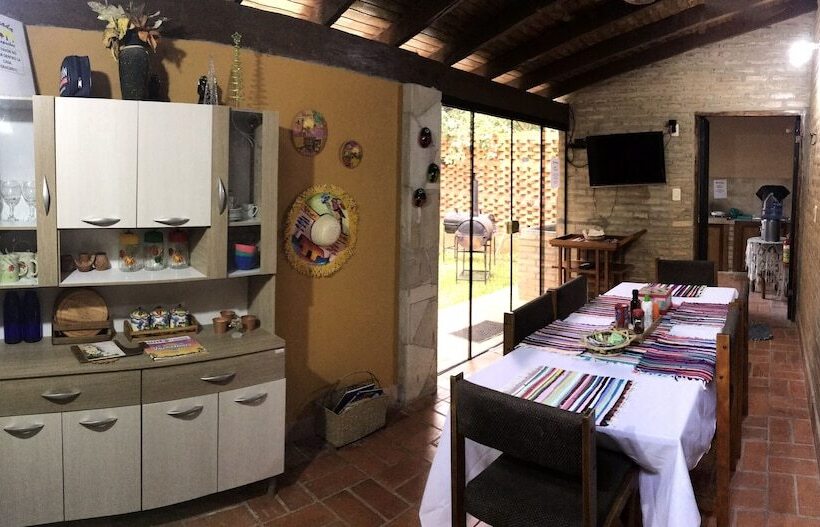 هاستل Posada Los Lapachos