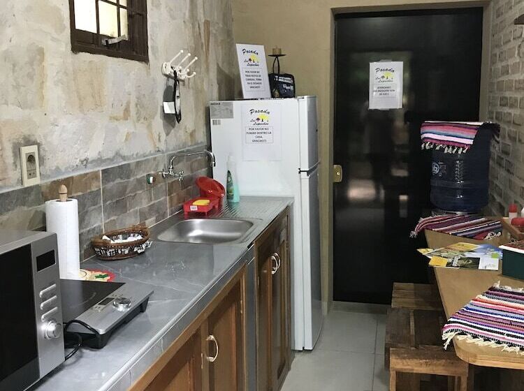 هاستل Posada Los Lapachos