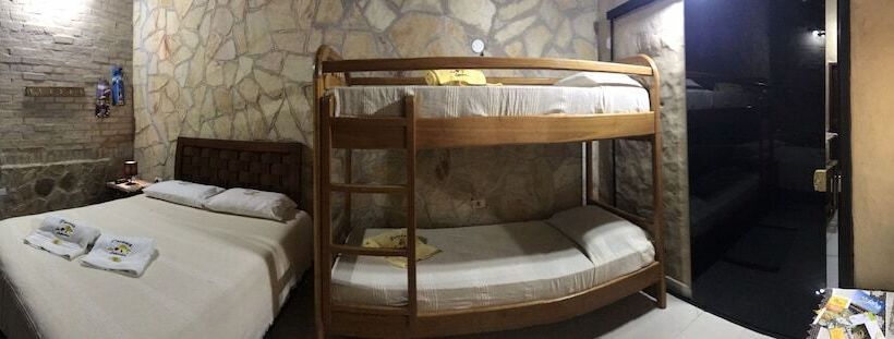 هاستل Posada Los Lapachos