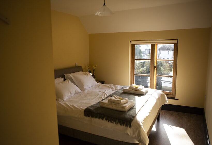 פונדק The Leaping Salmon