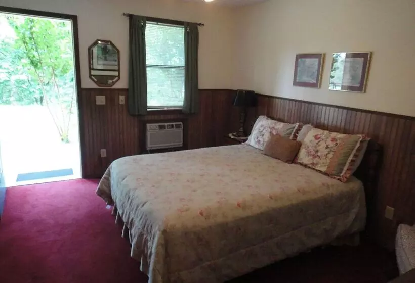 هتل Brackenridge Lodge