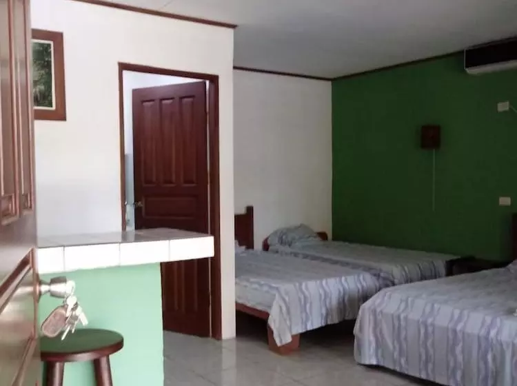 Hotelli Cabinas Coyote Lodge Costa Rica