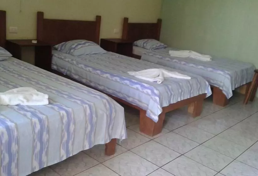 Hotelli Cabinas Coyote Lodge Costa Rica