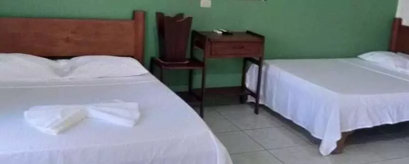 Hotelli Cabinas Coyote Lodge Costa Rica
