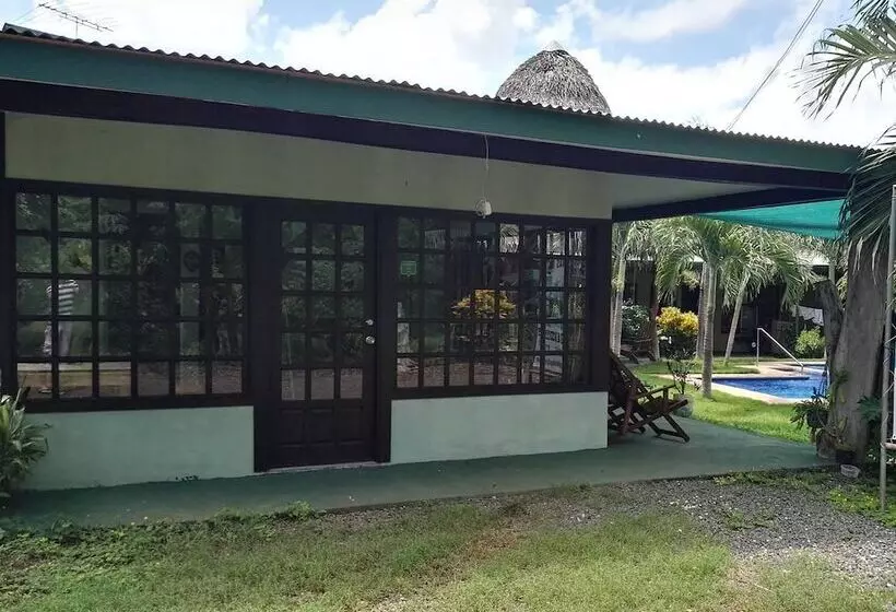 Hotelli Cabinas Coyote Lodge Costa Rica