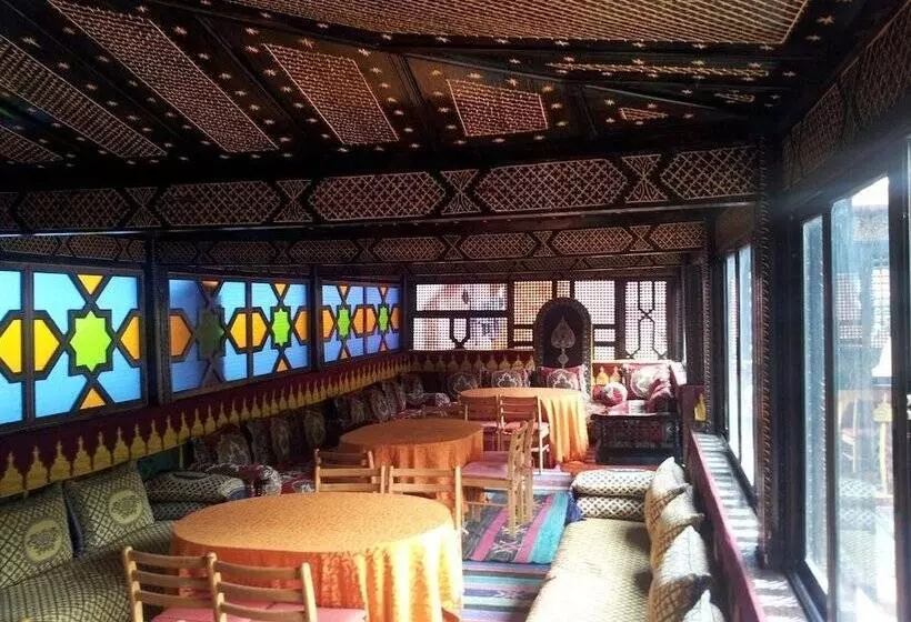 Hotelli Hôtel Restaurant Les Etoiles Du Toubkal