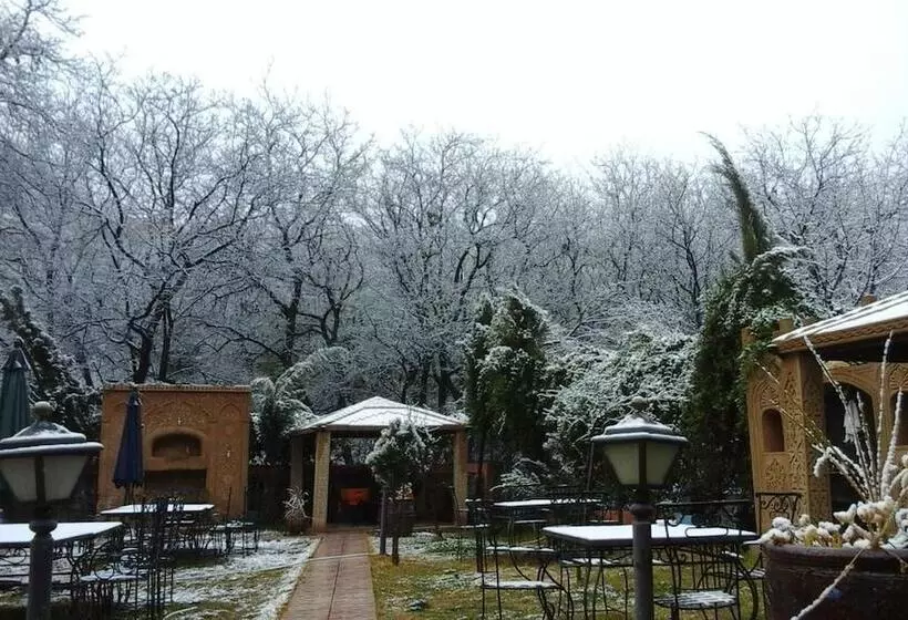 Hotelli Hôtel Restaurant Les Etoiles Du Toubkal