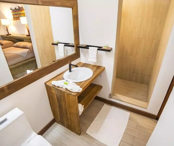 هتل Nanajuana Río Dulce