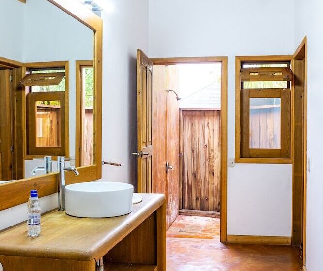 هتل Nanajuana Río Dulce