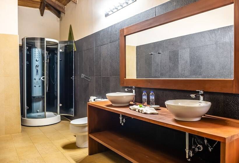 هتل Nanajuana Río Dulce