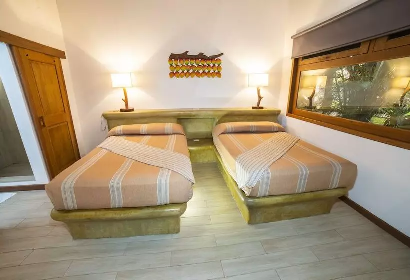 هتل Nanajuana Río Dulce