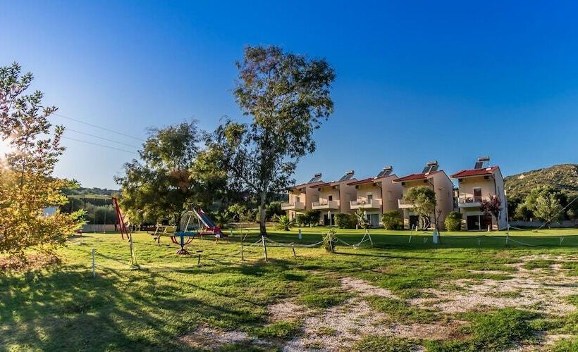 Hotel Parea Kalamitsi