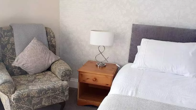 هتل Queens Rooms