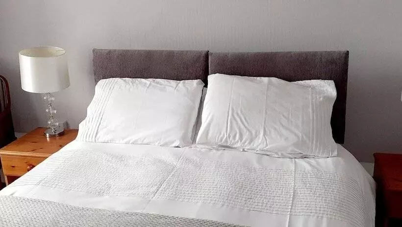 هتل Queens Rooms