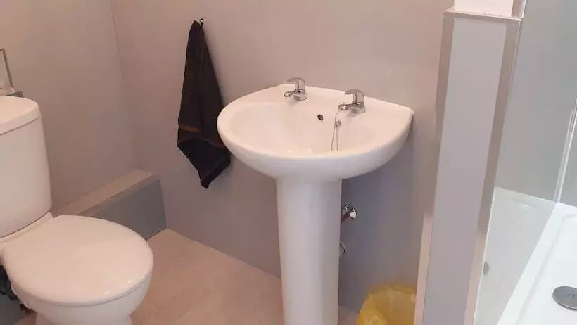 هتل Queens Rooms