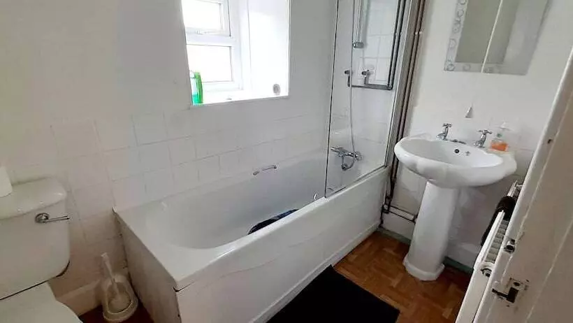 هتل Queens Rooms