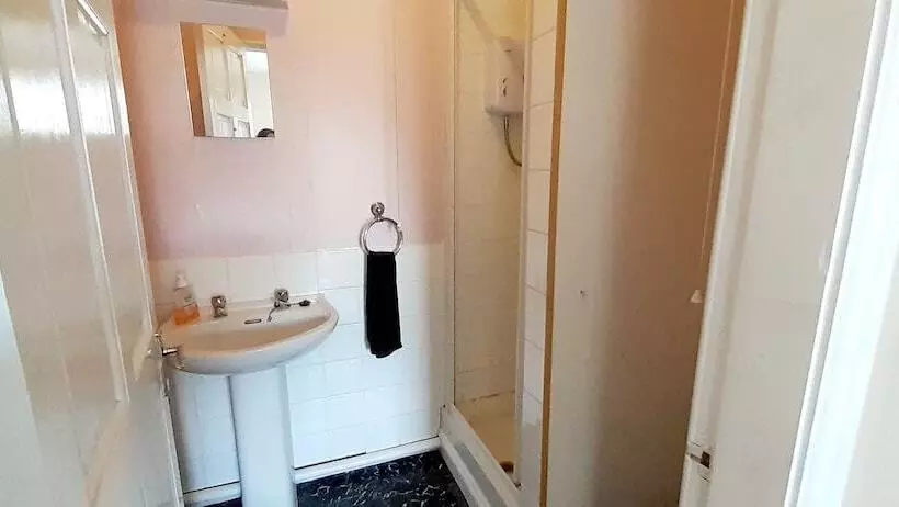 هتل Queens Rooms