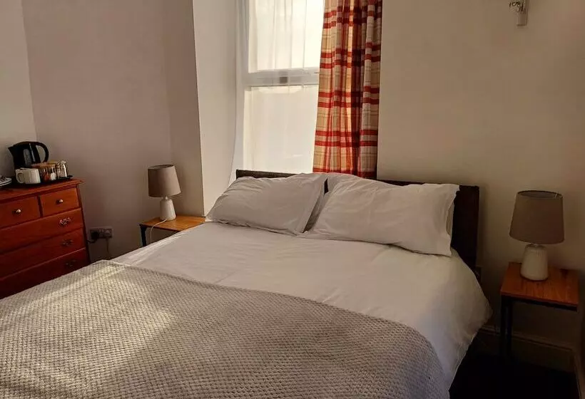 هتل Queens Rooms