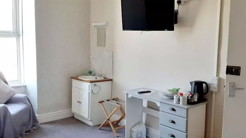 هتل Queens Rooms