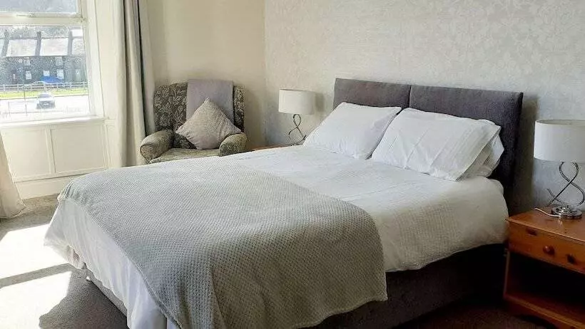 هتل Queens Rooms