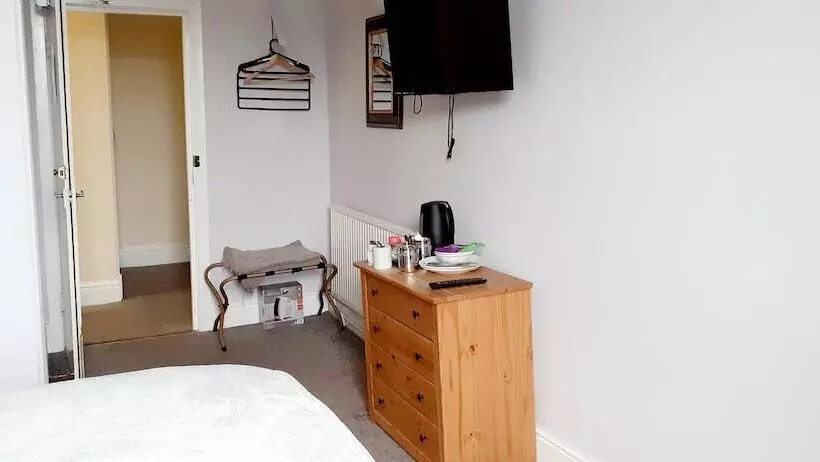 هتل Queens Rooms