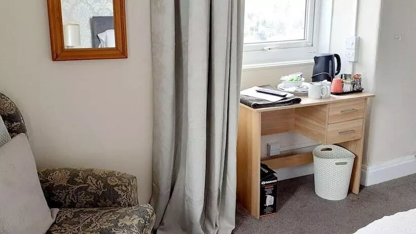 هتل Queens Rooms