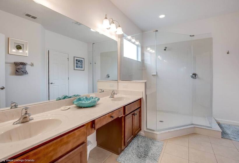 Impressive Waterfront Retreat Near Disney With Cinema Room   5bd/4ba Ph   Rav5341