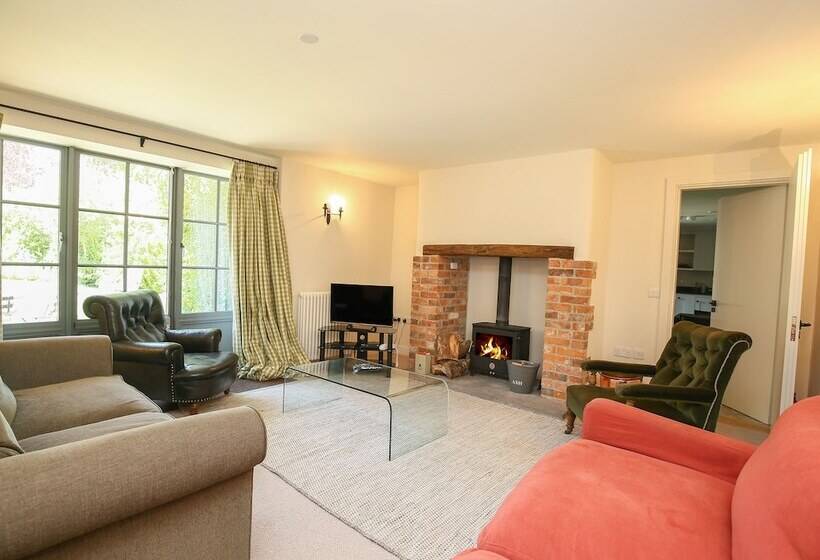 Kings Cottage   South