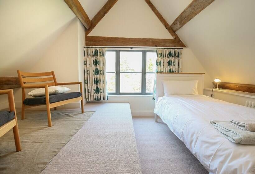 Kings Cottage   South