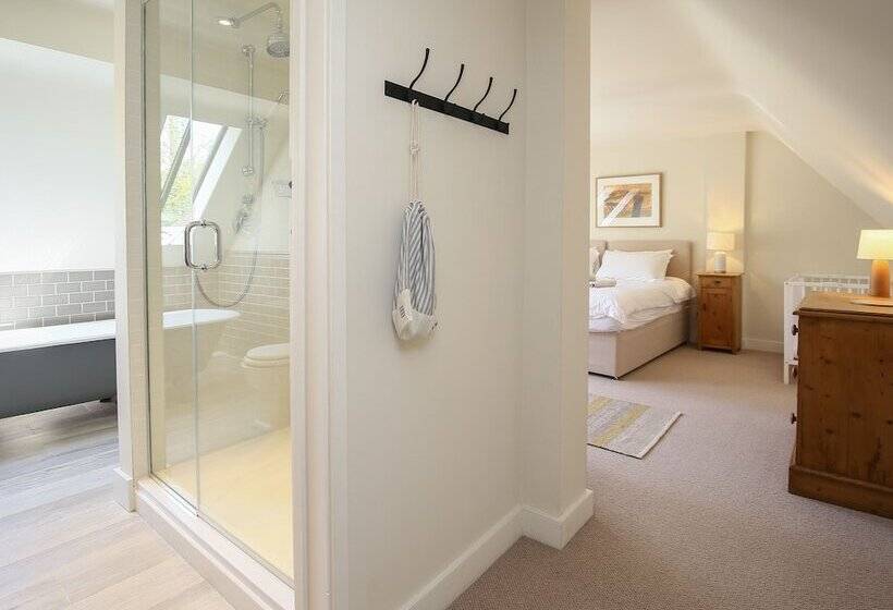 Kings Cottage   South