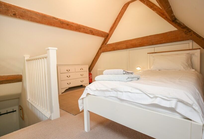 Kings Cottage   South