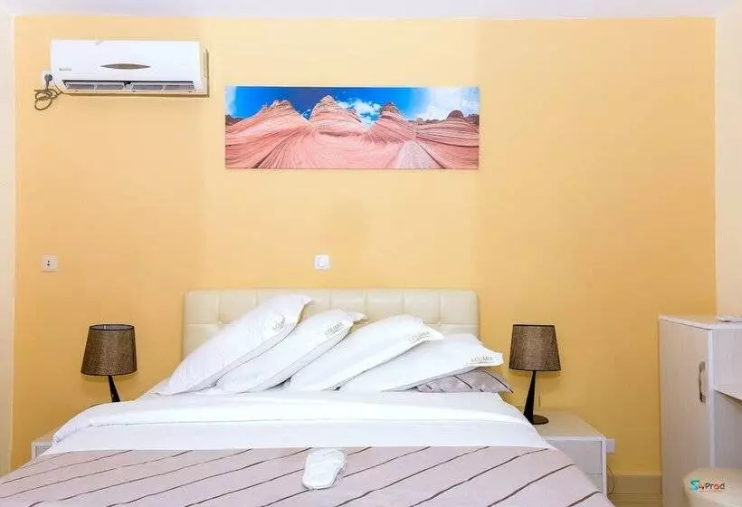 پانسیون Loumia Residency
