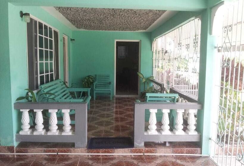 تختخواب و صبحانه Suzette's Homestay