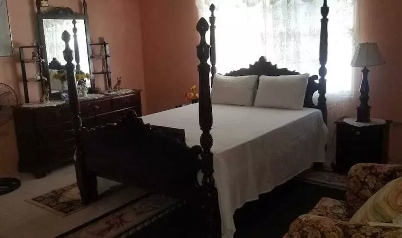 تختخواب و صبحانه Suzette's Homestay