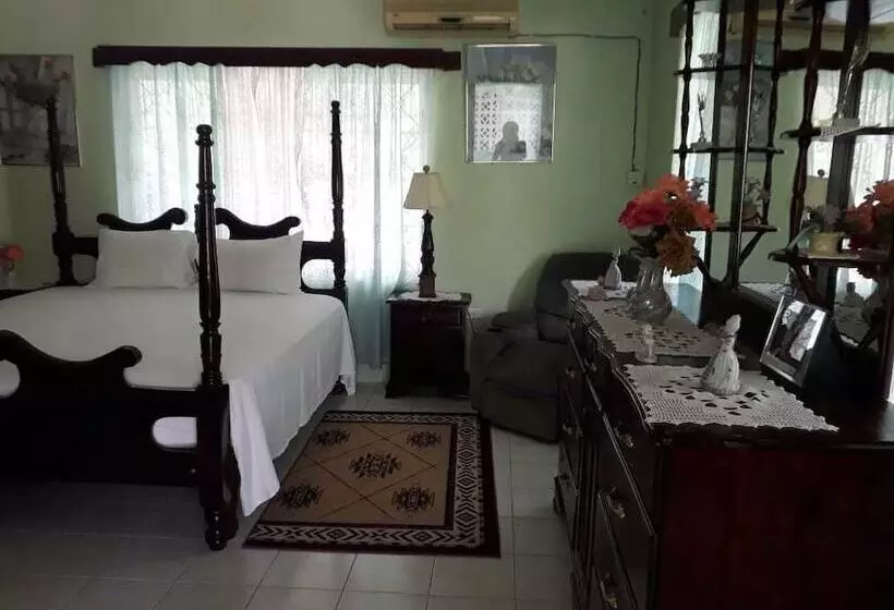 تختخواب و صبحانه Suzette's Homestay